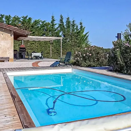 Holiday home Jolie Maison Avec Piscine Simorre